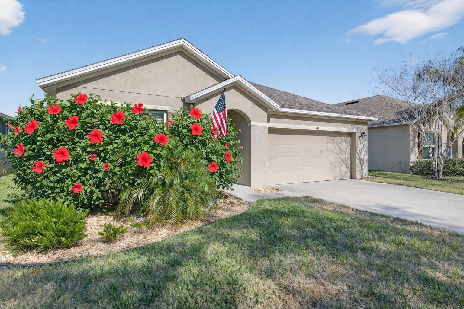 Single Family Residence in EDGEWATER, FL - Daniel Dourado