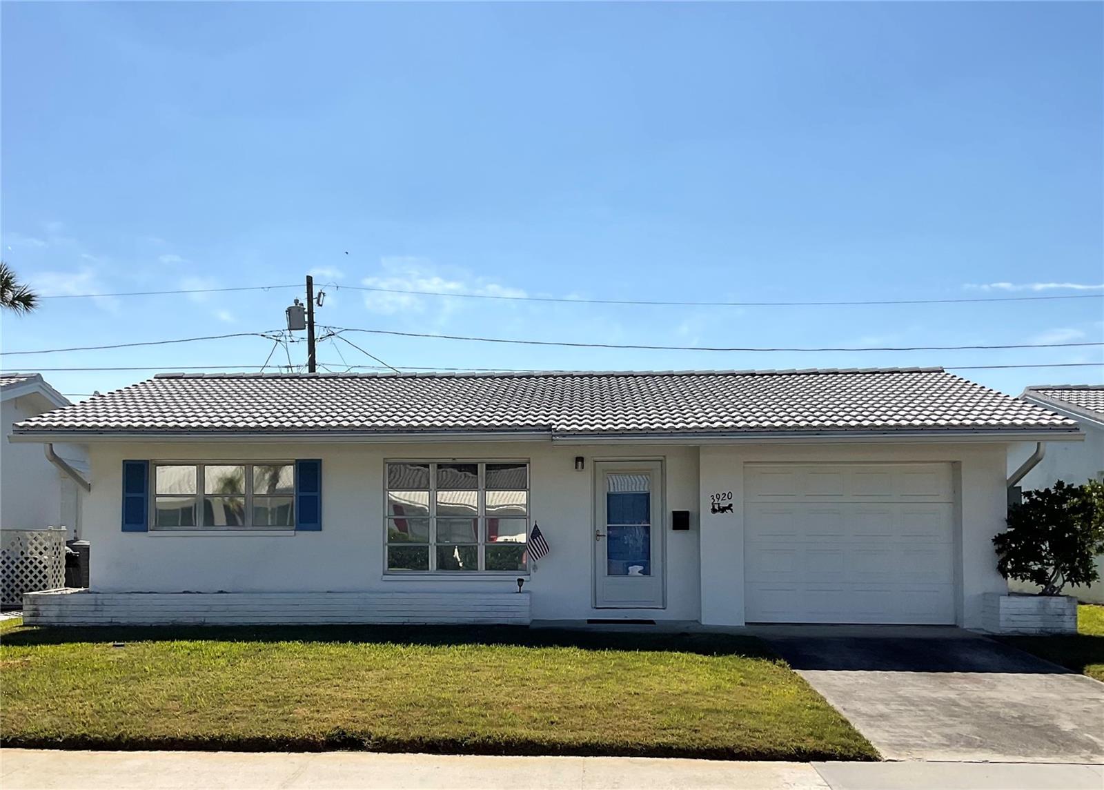 Single Family Residence in PINELLAS PARK, FL - Daniel Dourado