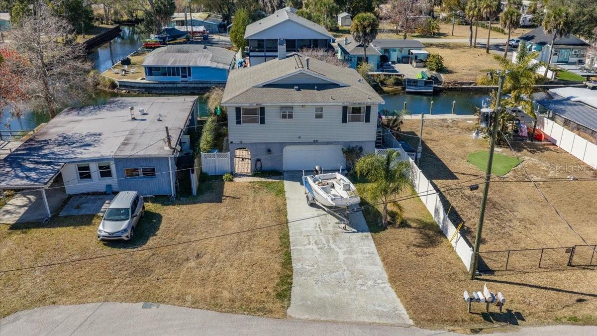 Single Family Residence em WEEKI WACHEE, FL - Daniel Dourado