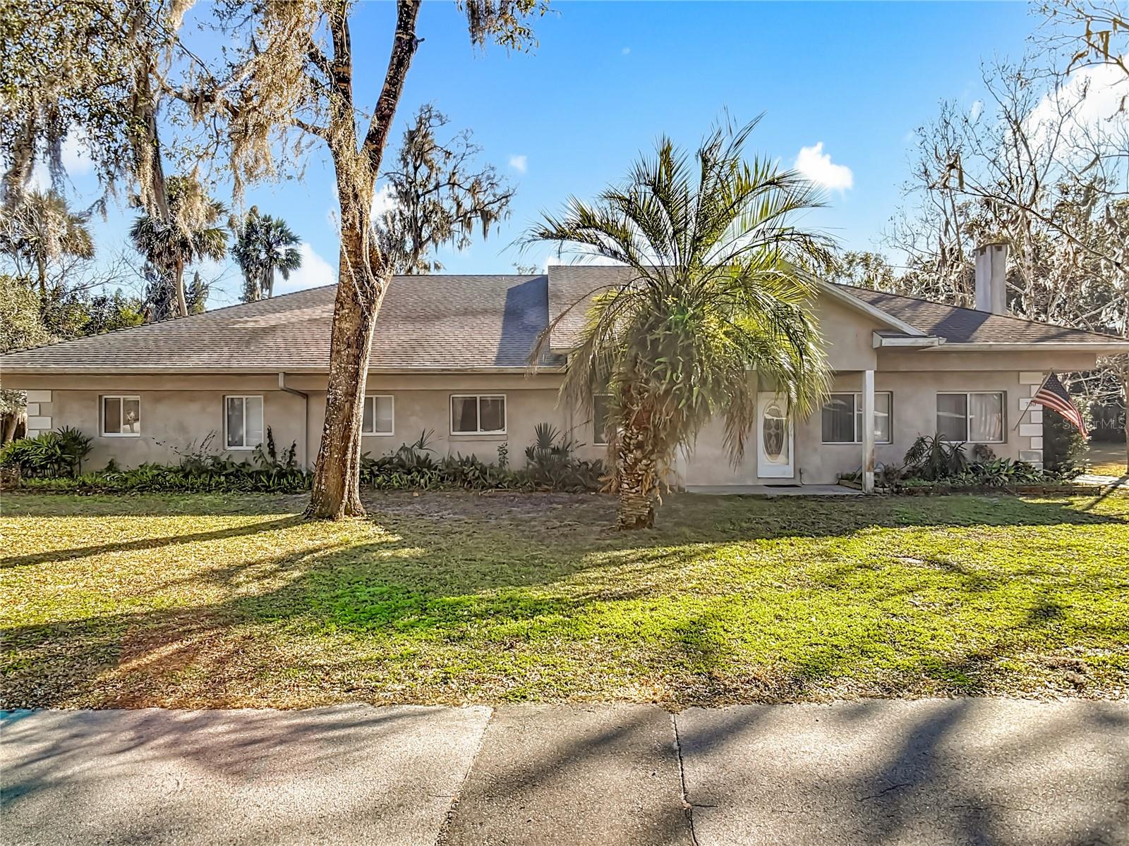 Single Family Residence in DELAND, FL - Daniel Dourado