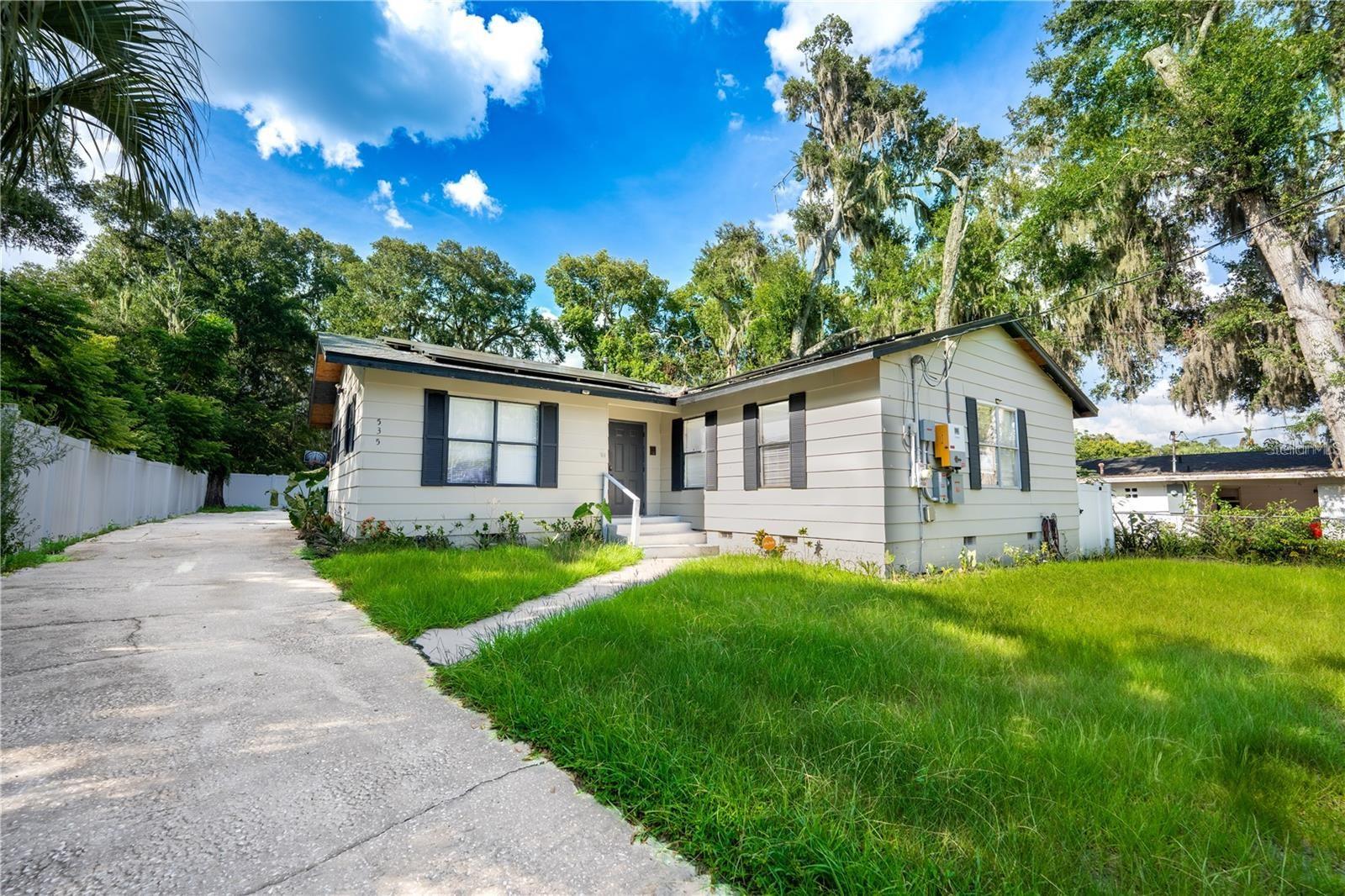 Single Family Residence in DELAND, FL - Daniel Dourado