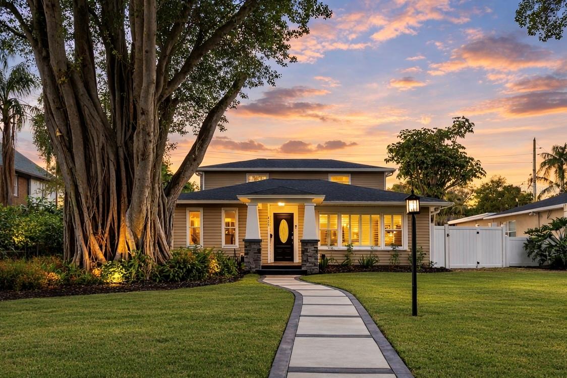 Single Family Residence em ST PETERSBURG, FL - Daniel Dourado