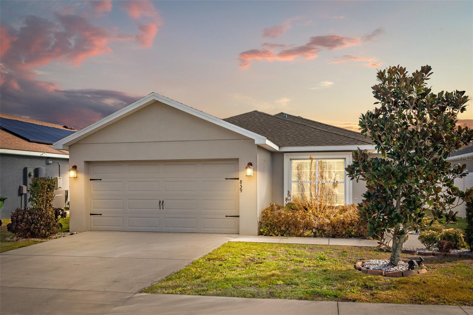 Single Family Residence in EAGLE LAKE, FL - Daniel Dourado