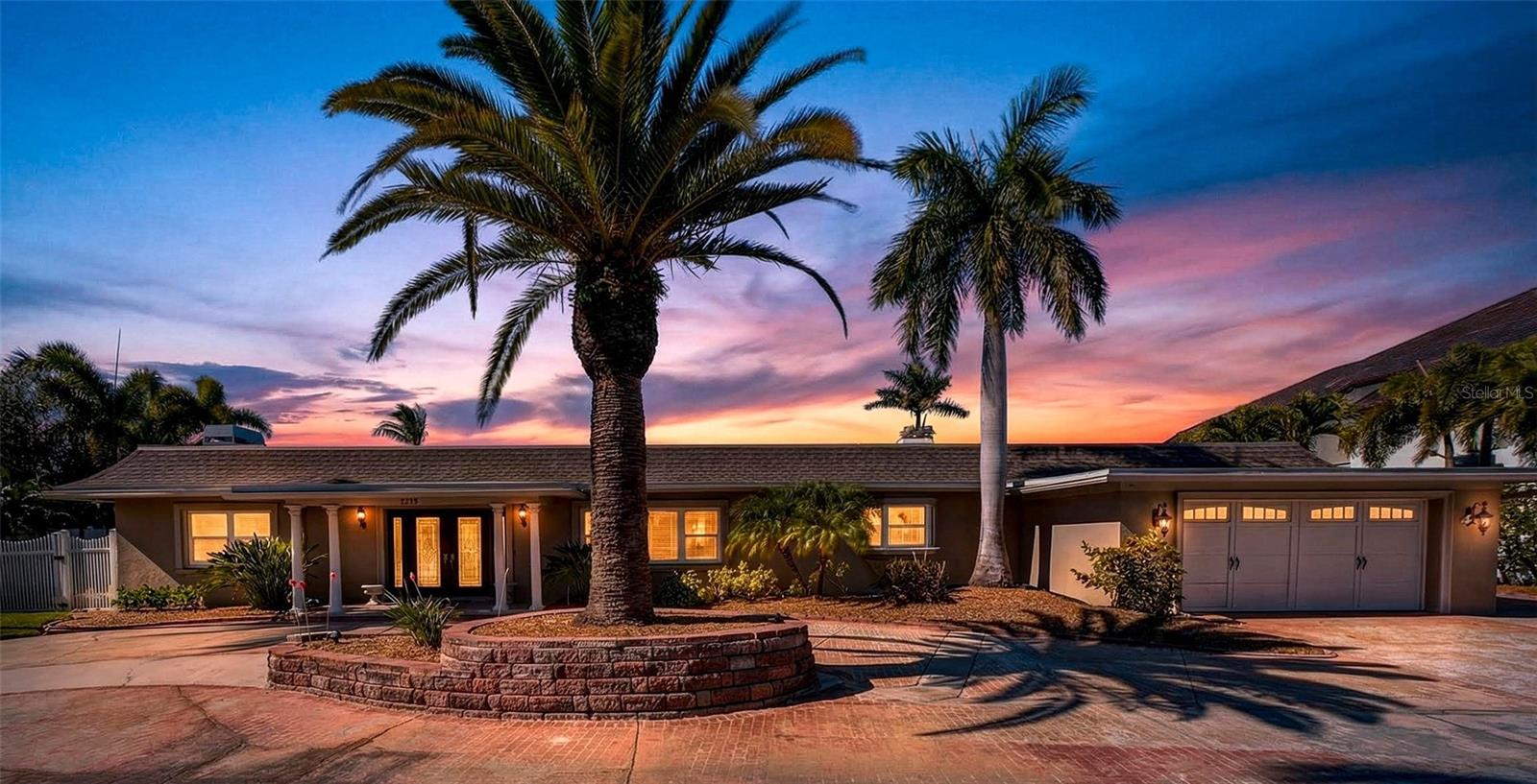 Single Family Residence in LARGO, FL - Daniel Dourado