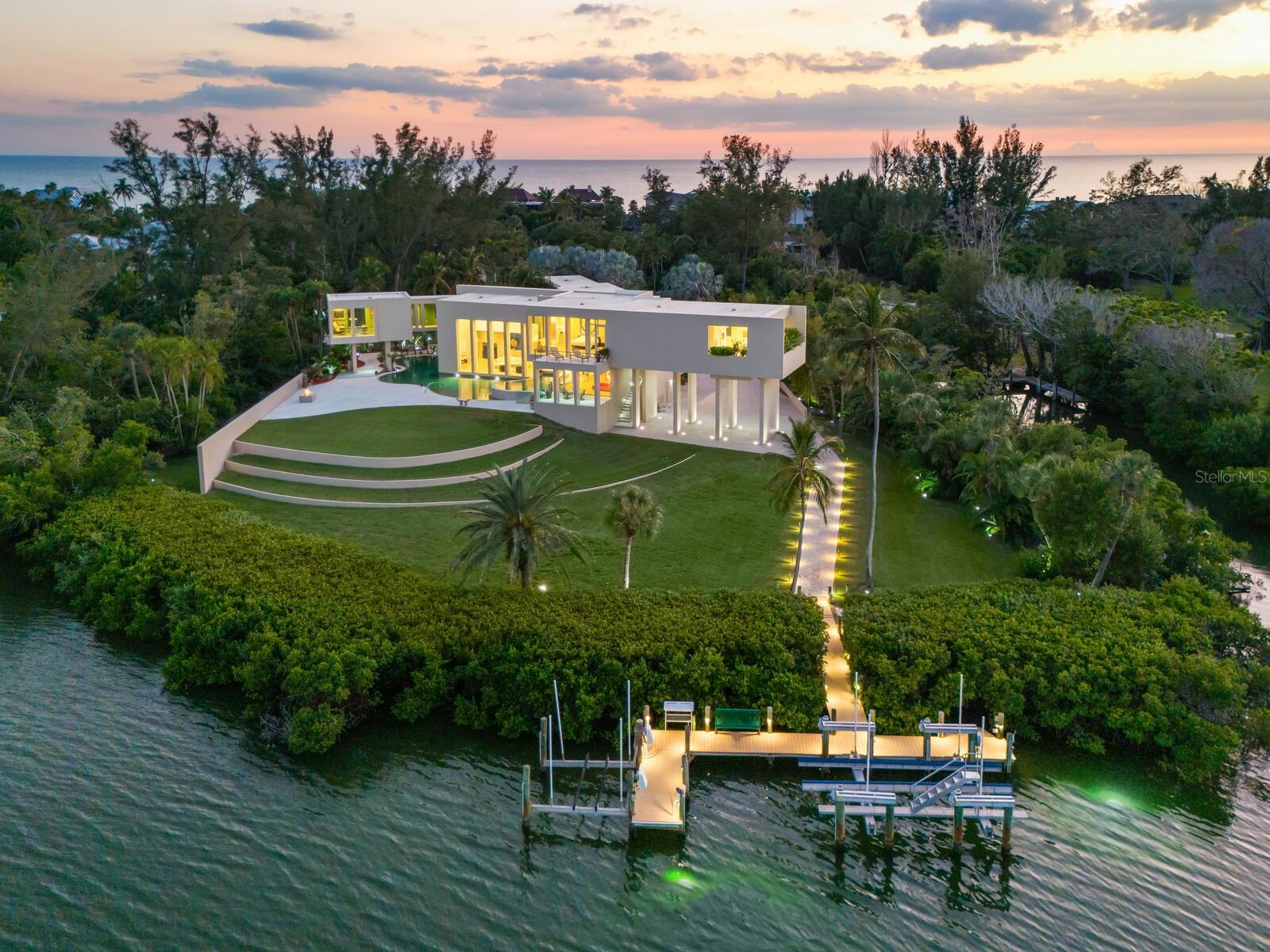 Single Family Residence in LONGBOAT KEY, FL - Daniel Dourado