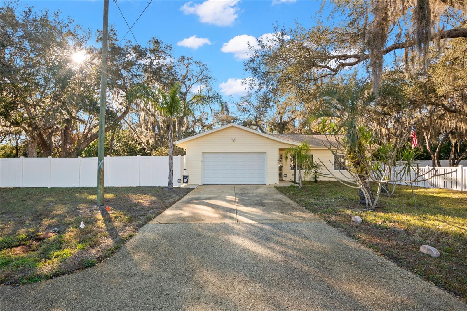Single Family Residence em NEW PORT RICHEY, FL - Daniel Dourado