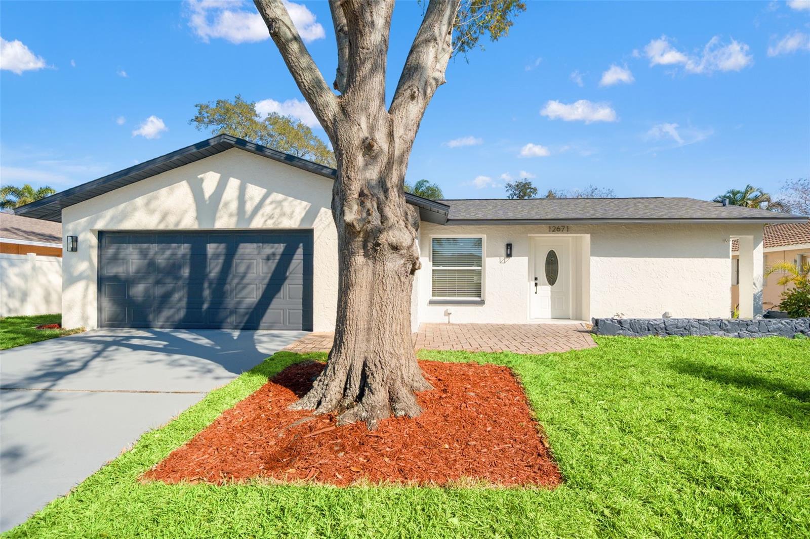 Single Family Residence in LARGO, FL - Daniel Dourado