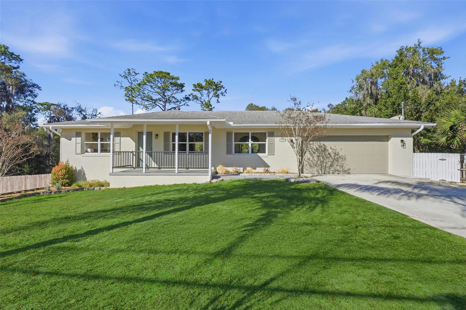 Single Family Residence in DELAND, FL - Daniel Dourado