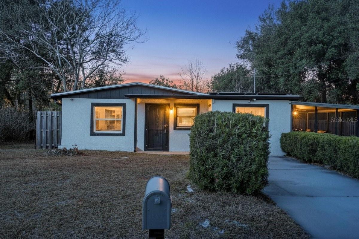 Single Family Residence in DELAND, FL - Daniel Dourado