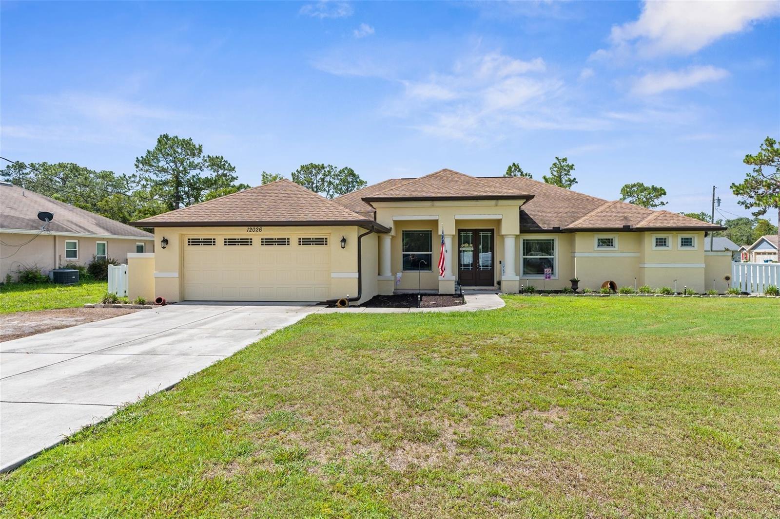 Single Family Residence em WEEKI WACHEE, FL - Daniel Dourado