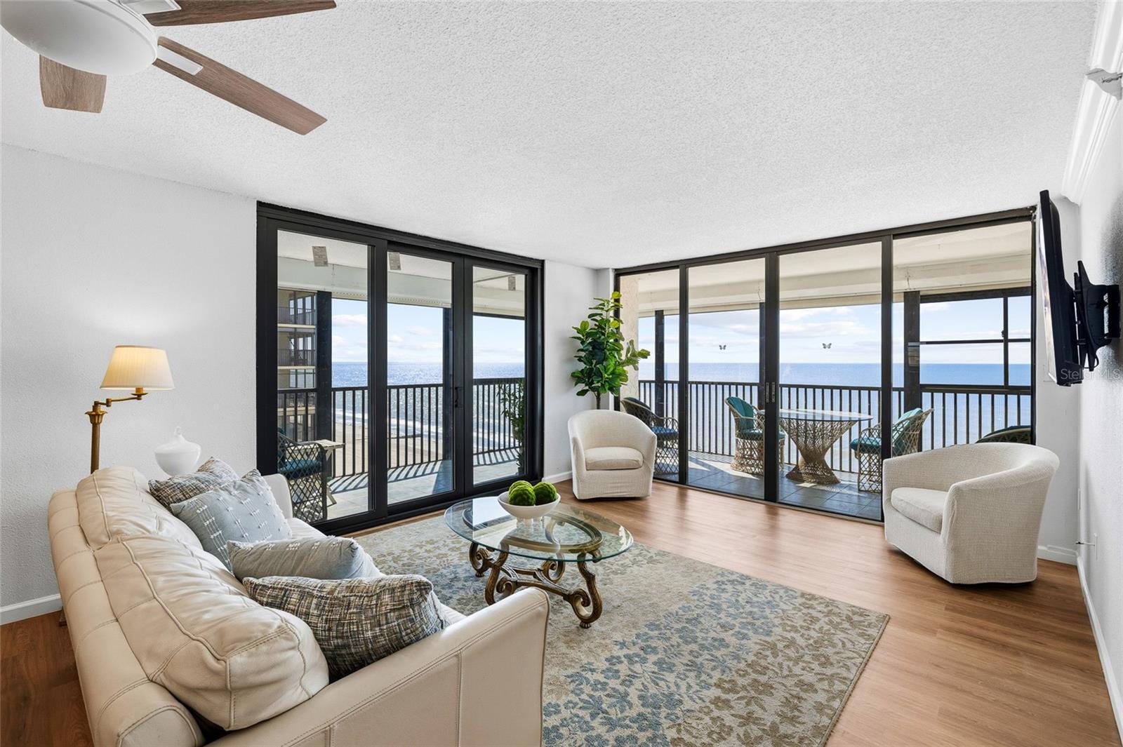 Condominium em MADEIRA BEACH, FL - Daniel Dourado