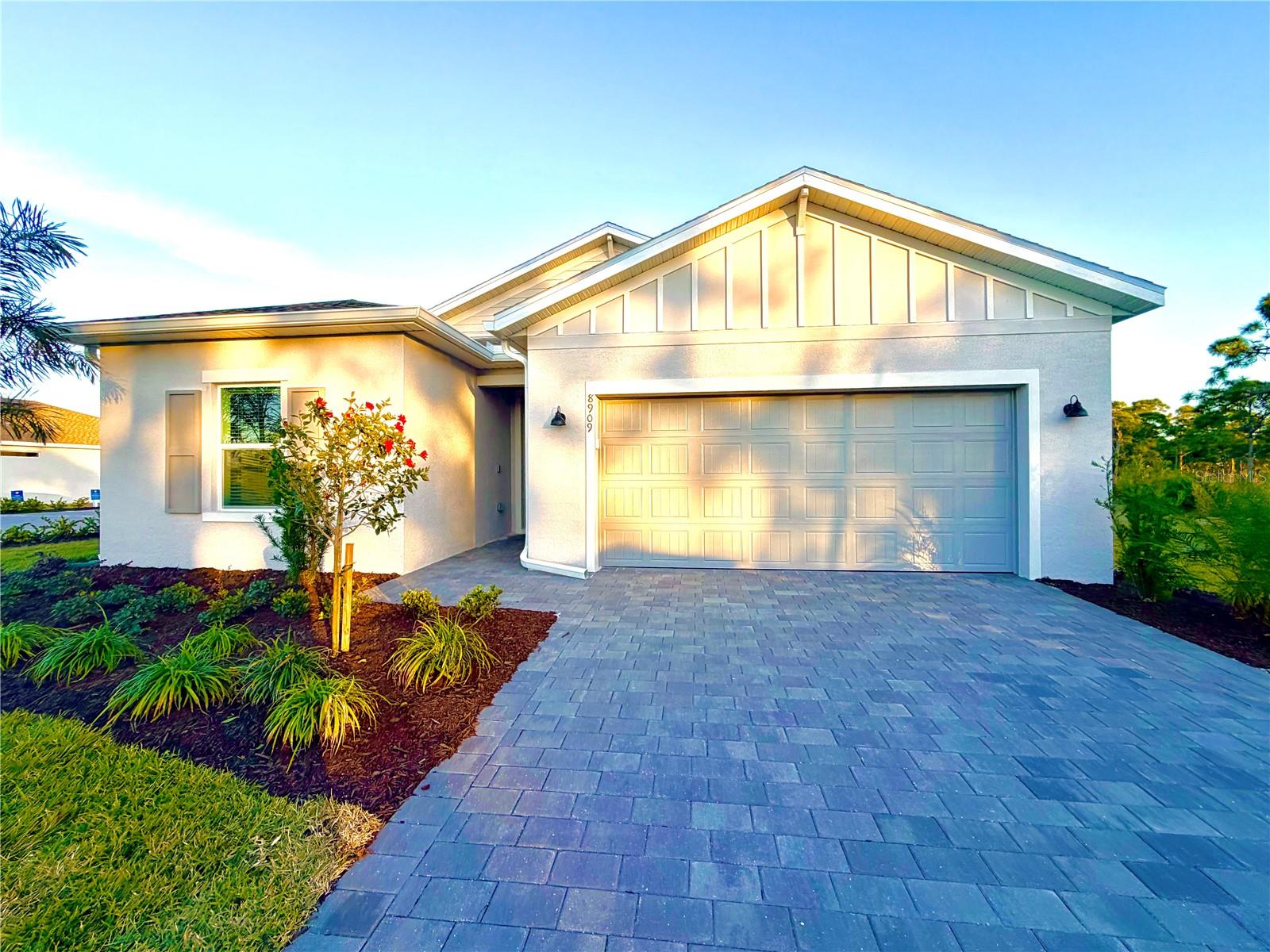 Single Family Residence in ENGLEWOOD, FL - Daniel Dourado