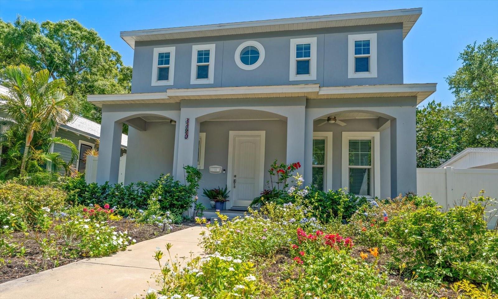 Single Family Residence em ST PETERSBURG, FL - Daniel Dourado