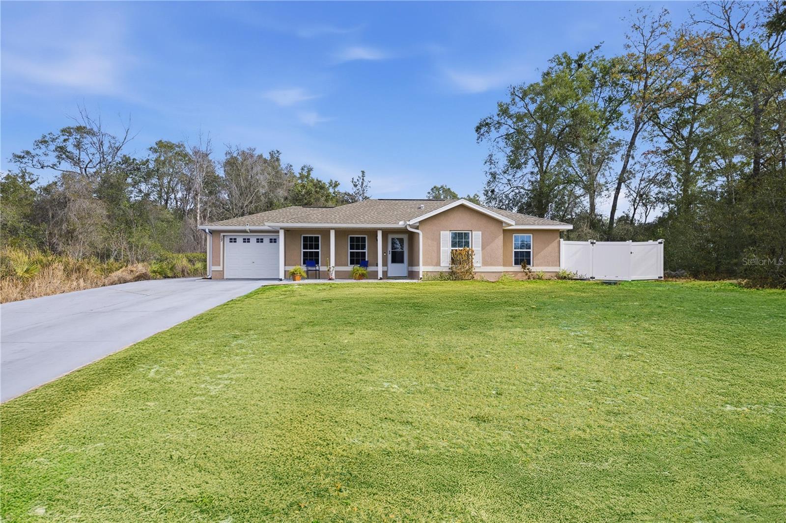 Single Family Residence in OCALA, FL - Daniel Dourado
