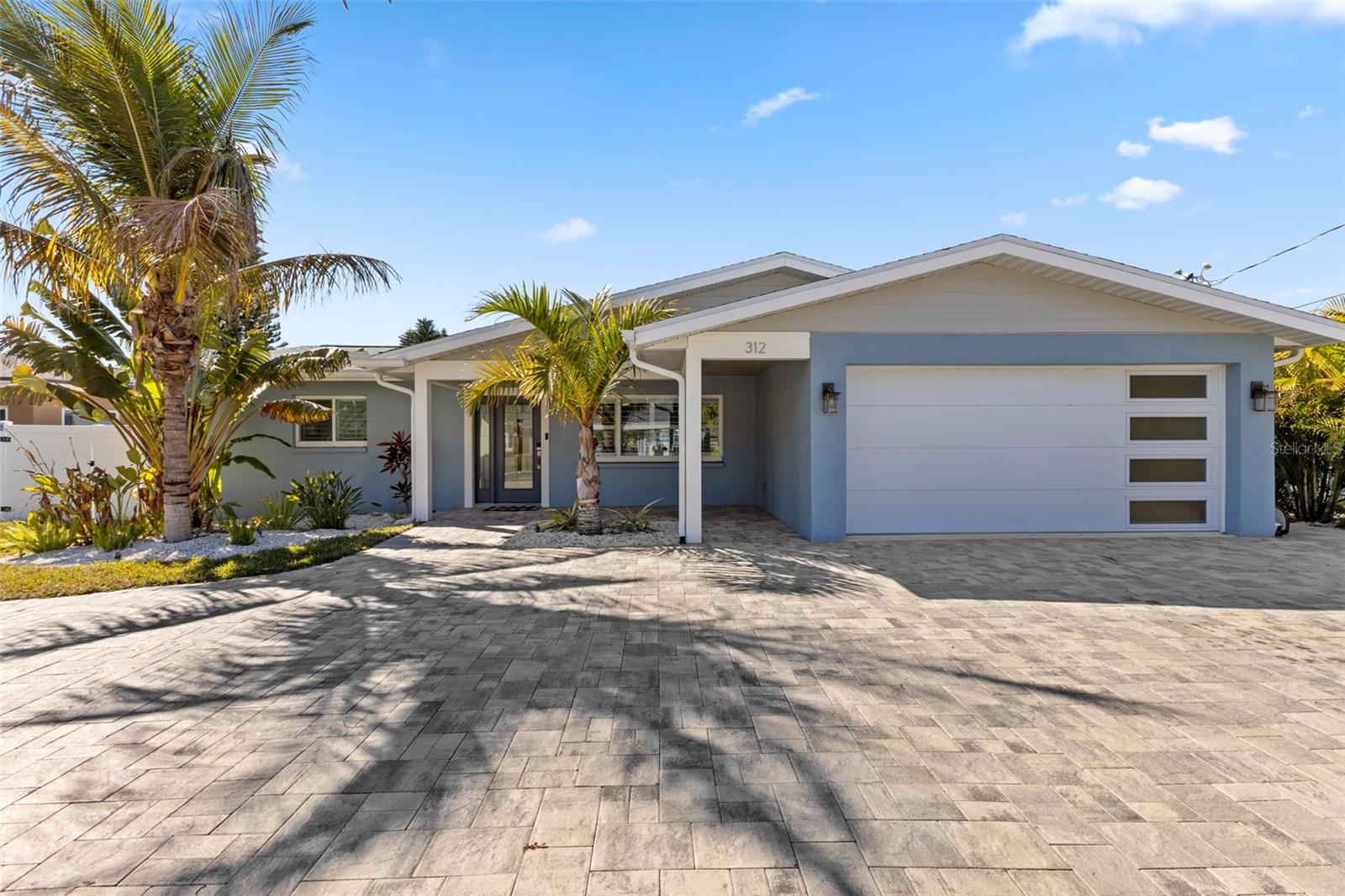 Single Family Residence in PALM HARBOR, FL - Daniel Dourado
