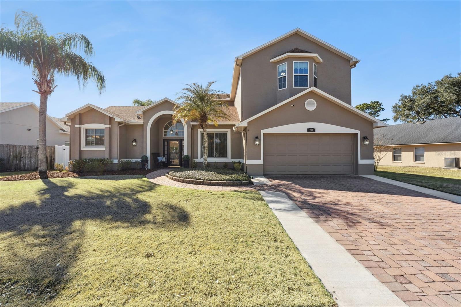 Single Family Residence in OVIEDO, FL - Daniel Dourado