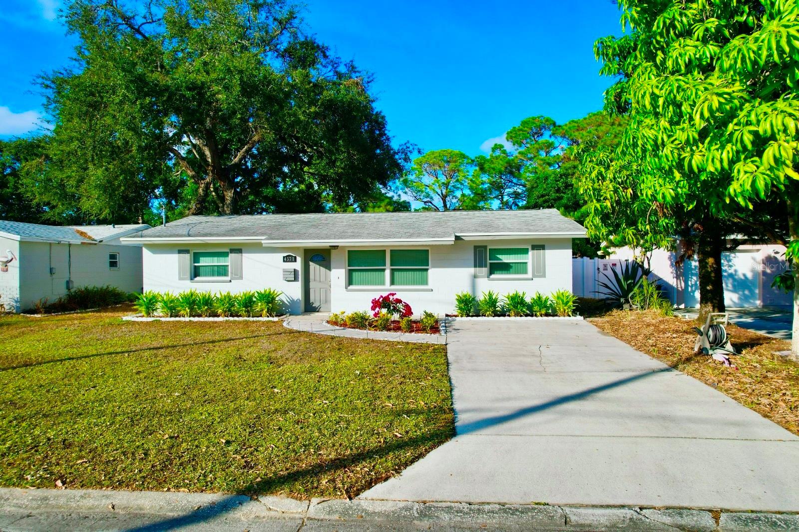 Single Family Residence em PINELLAS PARK, FL - Daniel Dourado