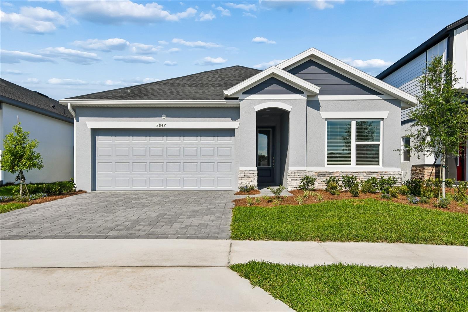 Single Family Residence in MOUNT DORA, FL - Daniel Dourado