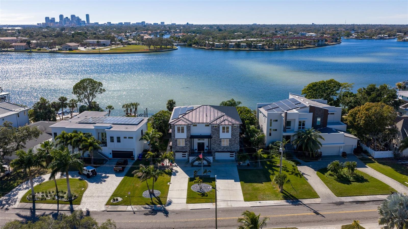 Single Family Residence em ST PETERSBURG, FL - Daniel Dourado