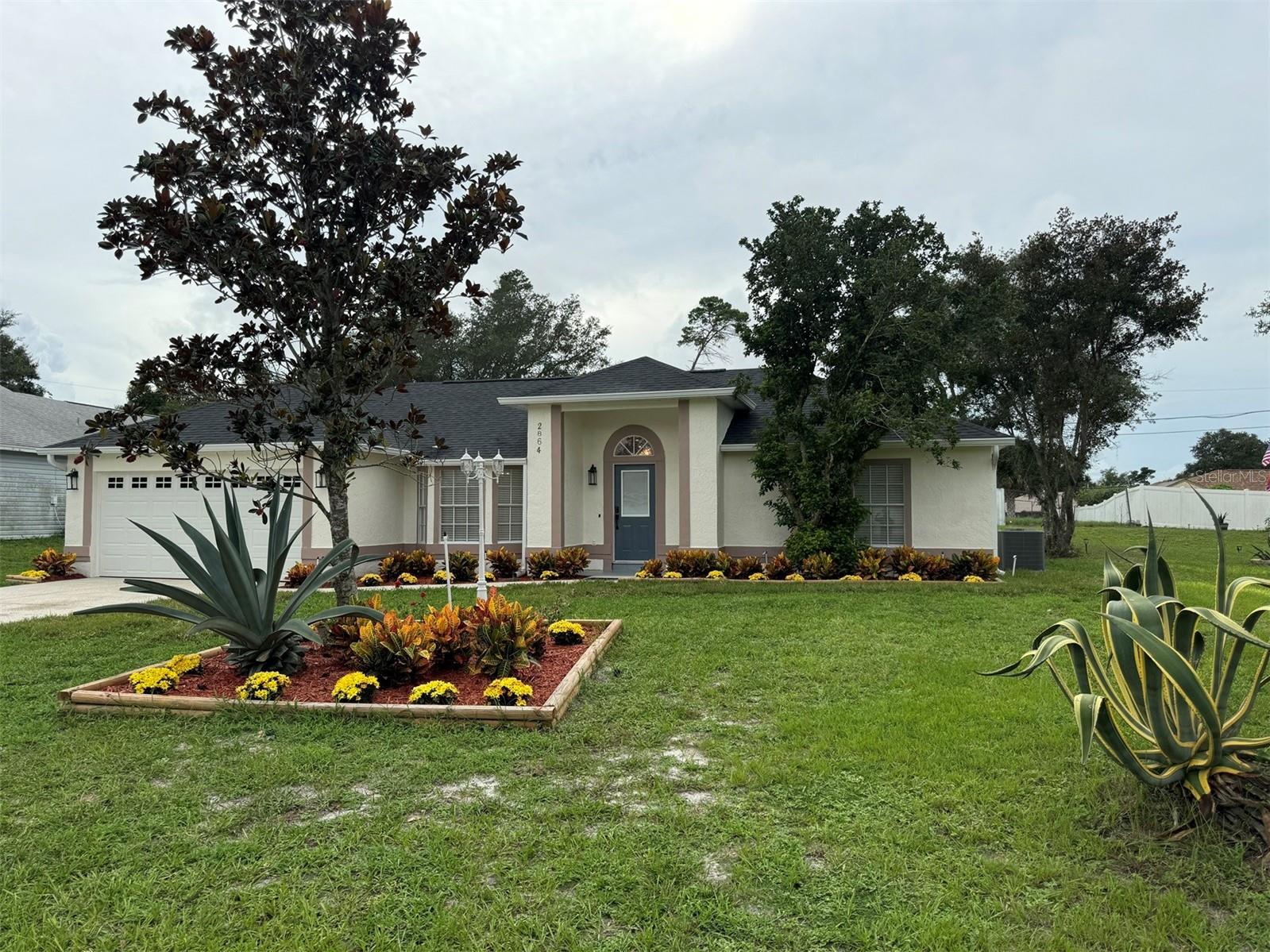 Single Family Residence in DELTONA, FL - Daniel Dourado