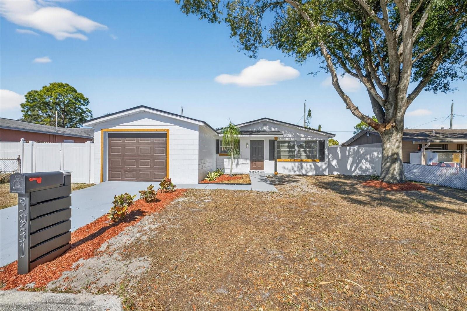 Single Family Residence em PINELLAS PARK, FL - Daniel Dourado