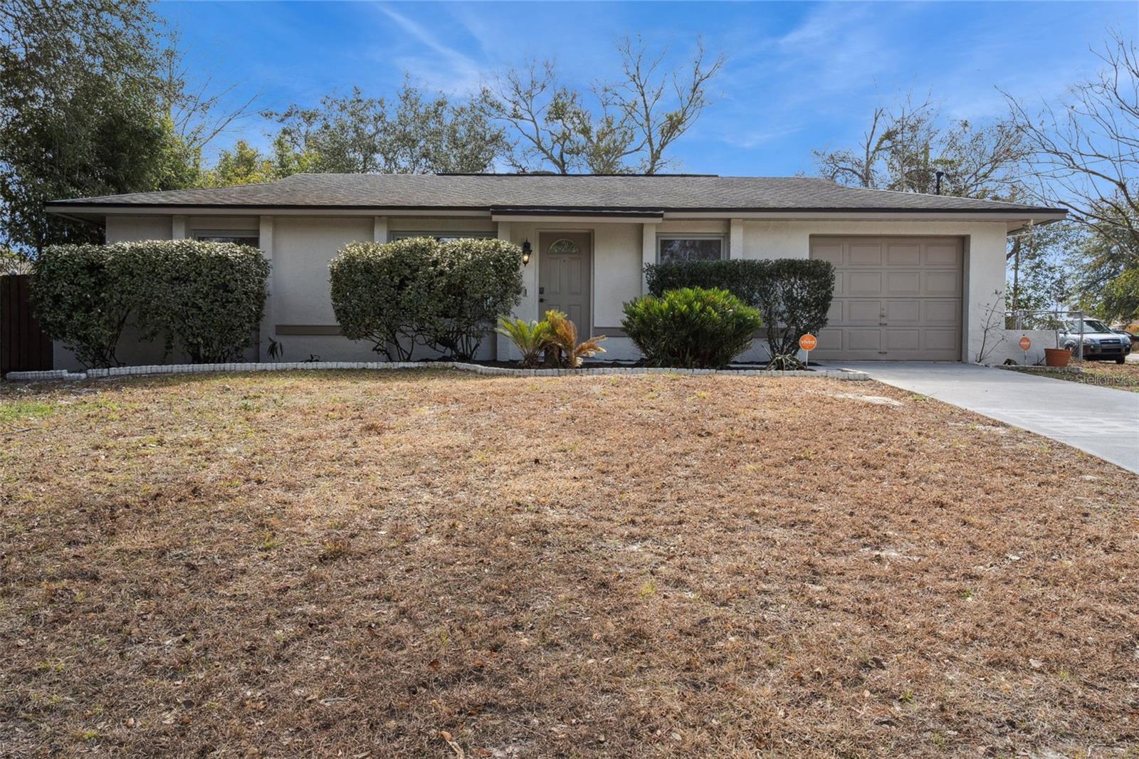 Single Family Residence in DELTONA, FL - Daniel Dourado