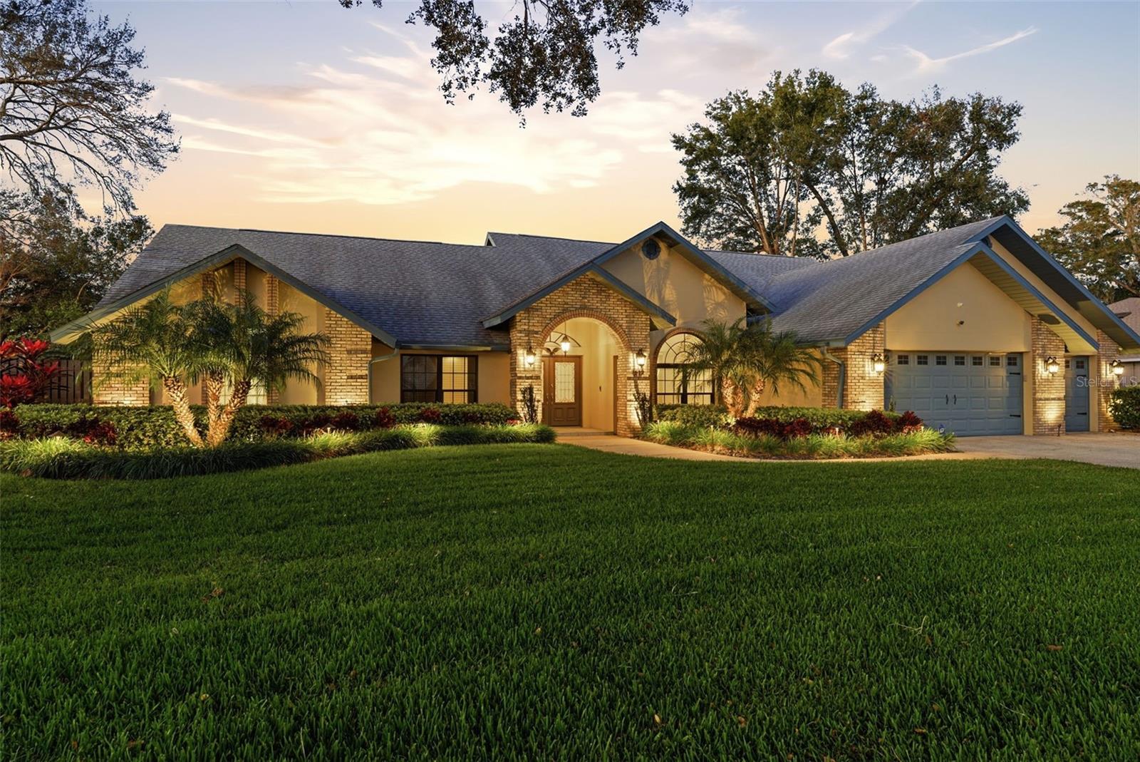 Single Family Residence in VALRICO, FL - Daniel Dourado