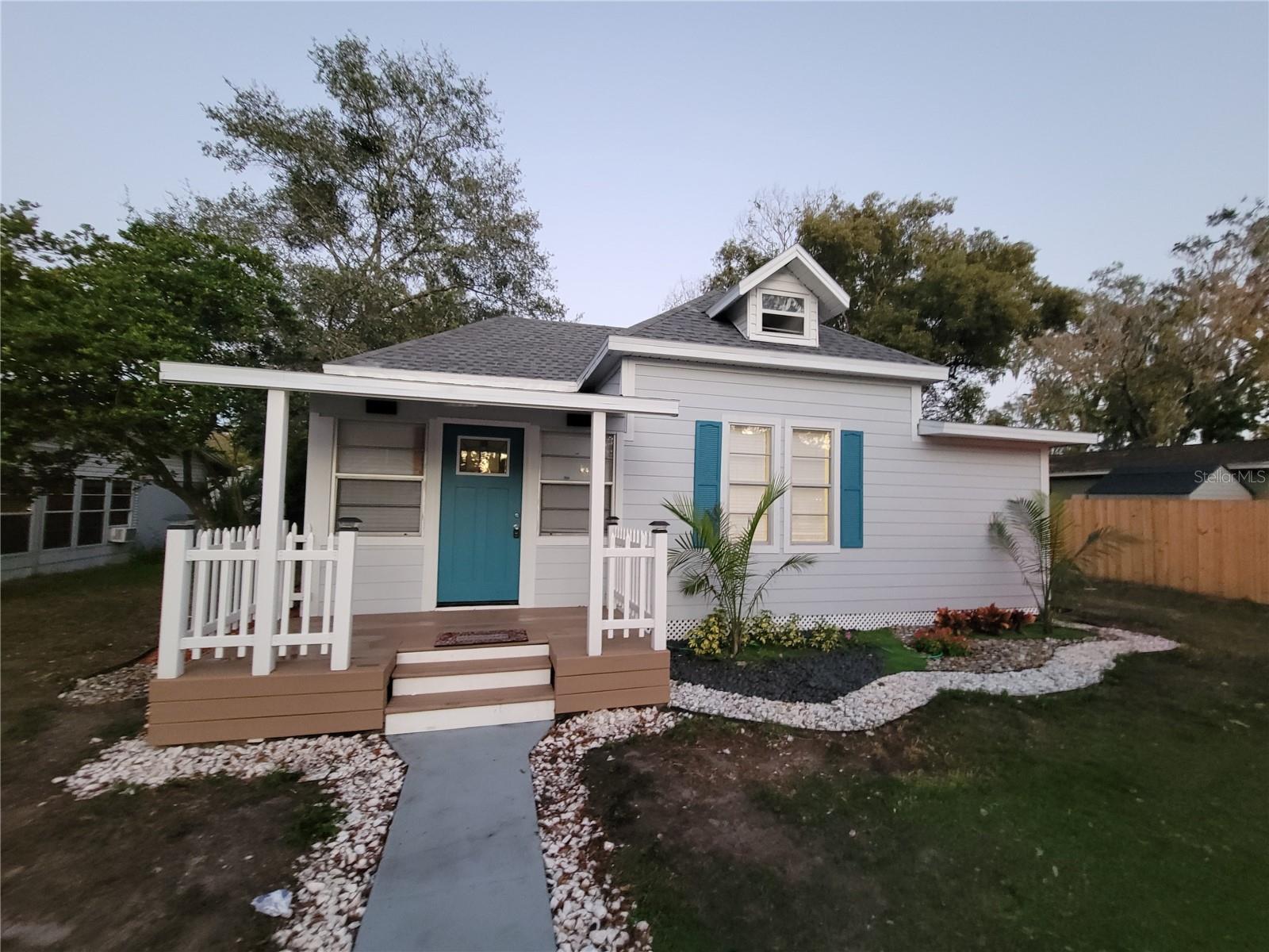 Single Family Residence in ZEPHYRHILLS, FL - Daniel Dourado