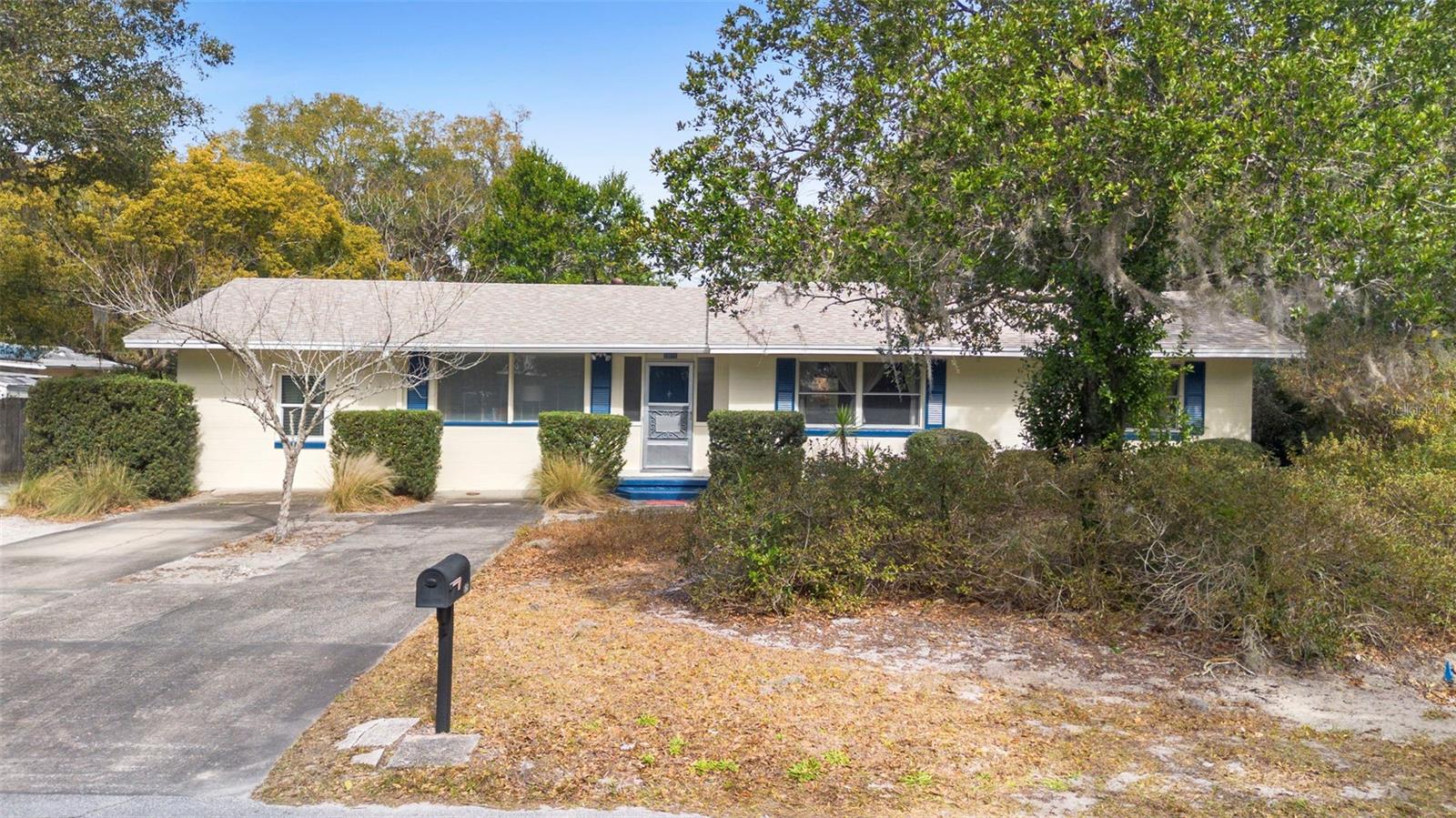 Single Family Residence in DELAND, FL - Daniel Dourado