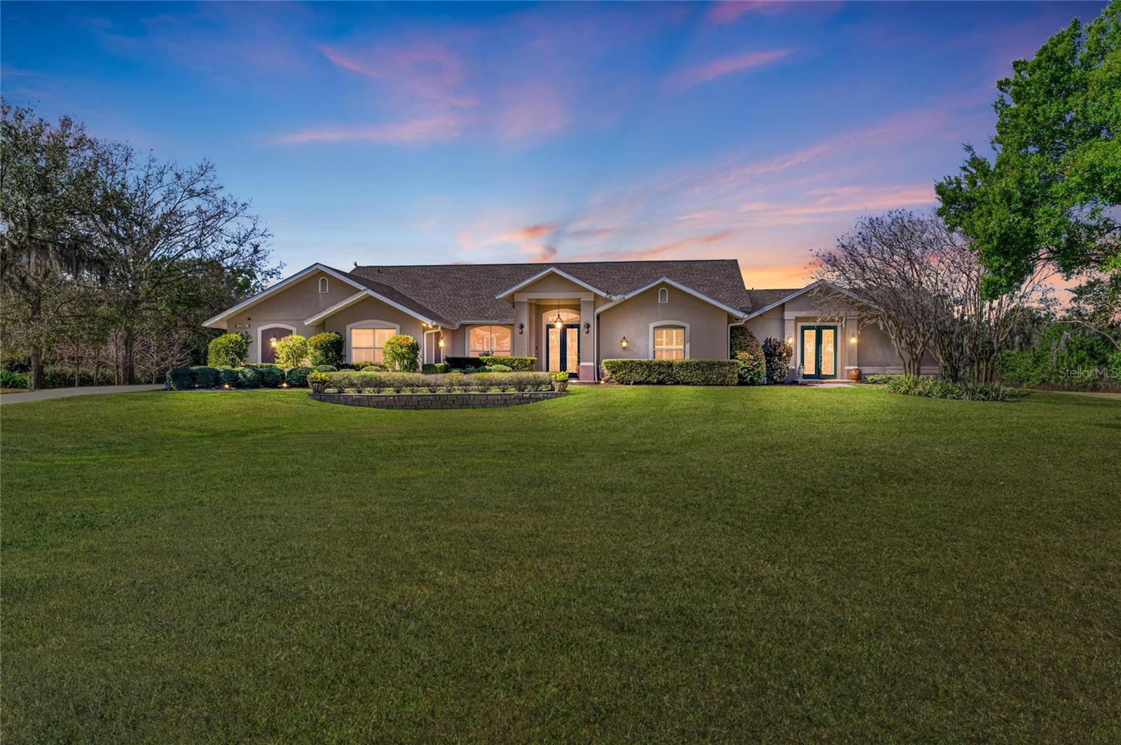 Single Family Residence in SARASOTA, FL - Daniel Dourado