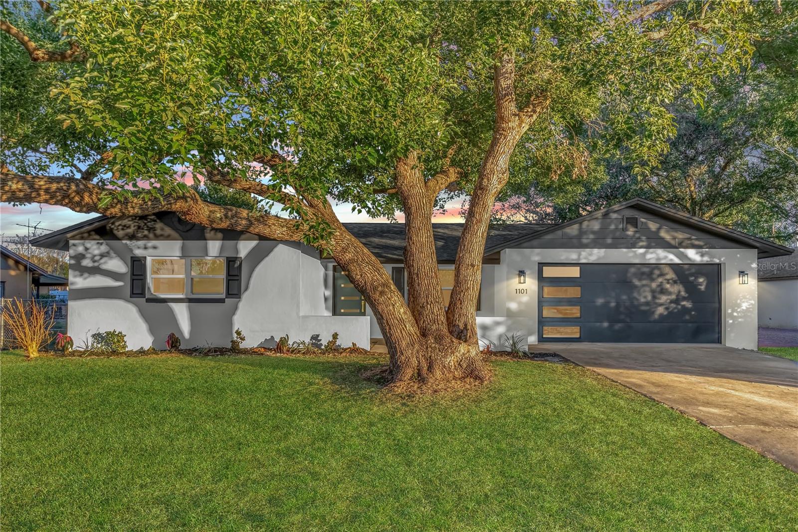 Single Family Residence in DELTONA, FL - Daniel Dourado