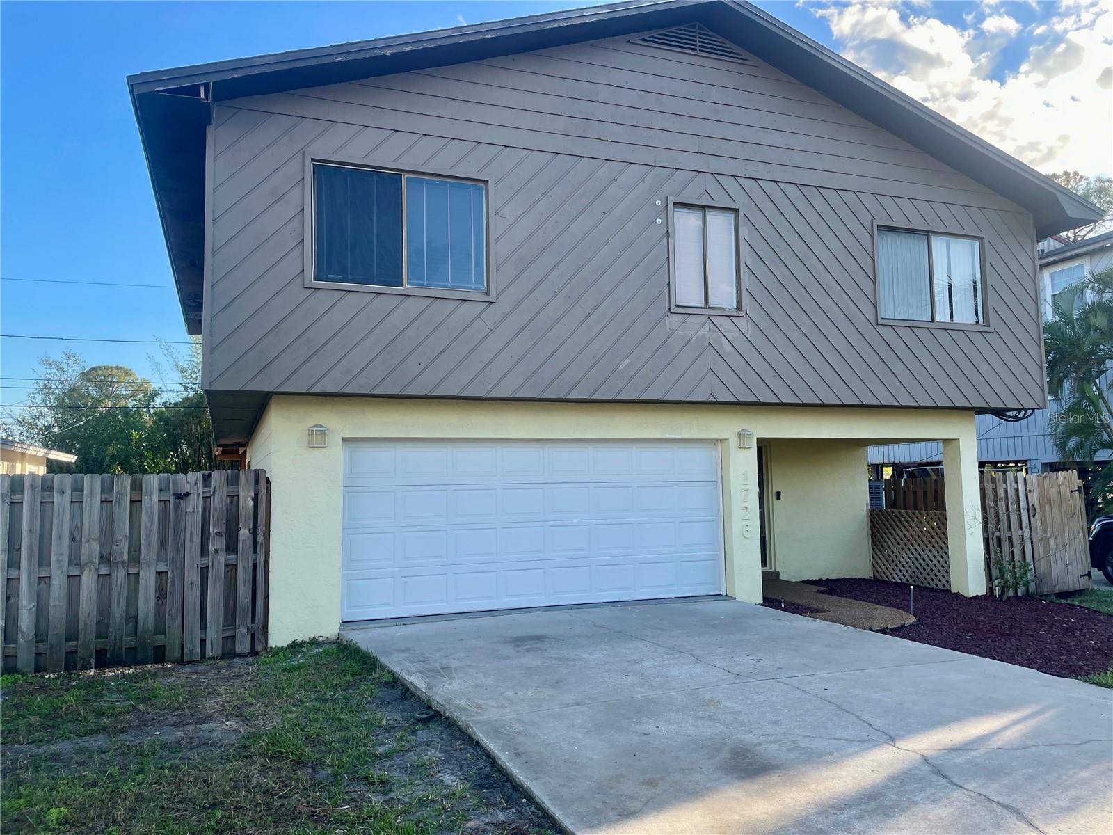 Single Family Residence em ST PETERSBURG, FL - Daniel Dourado