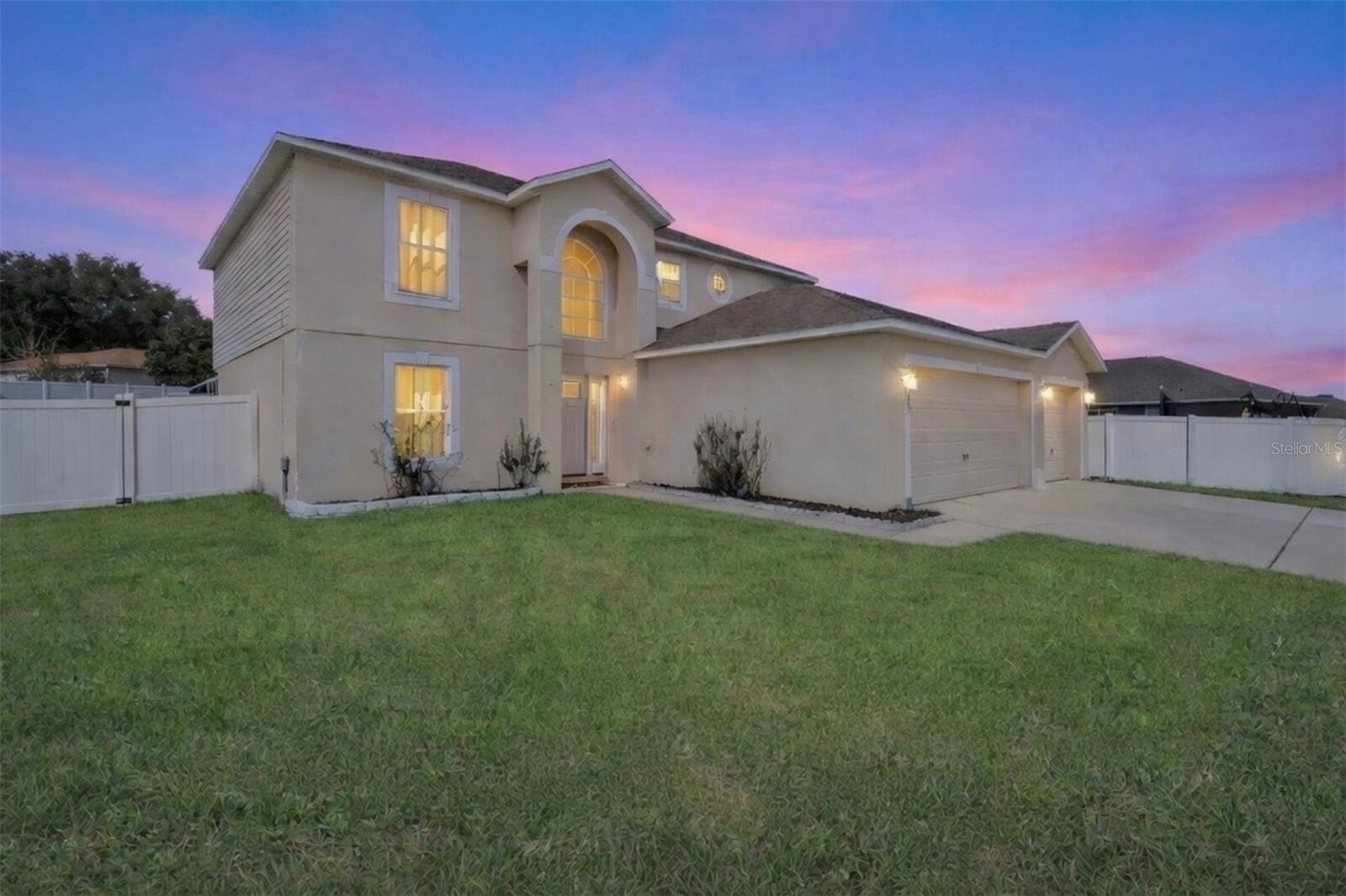 Single Family Residence em MASCOTTE, FL - Daniel Dourado