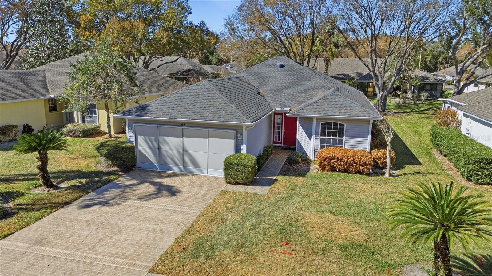 Single Family Residence in TAVARES, FL - Daniel Dourado