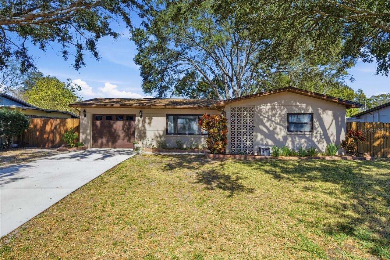 Single Family Residence in LARGO, FL - Daniel Dourado