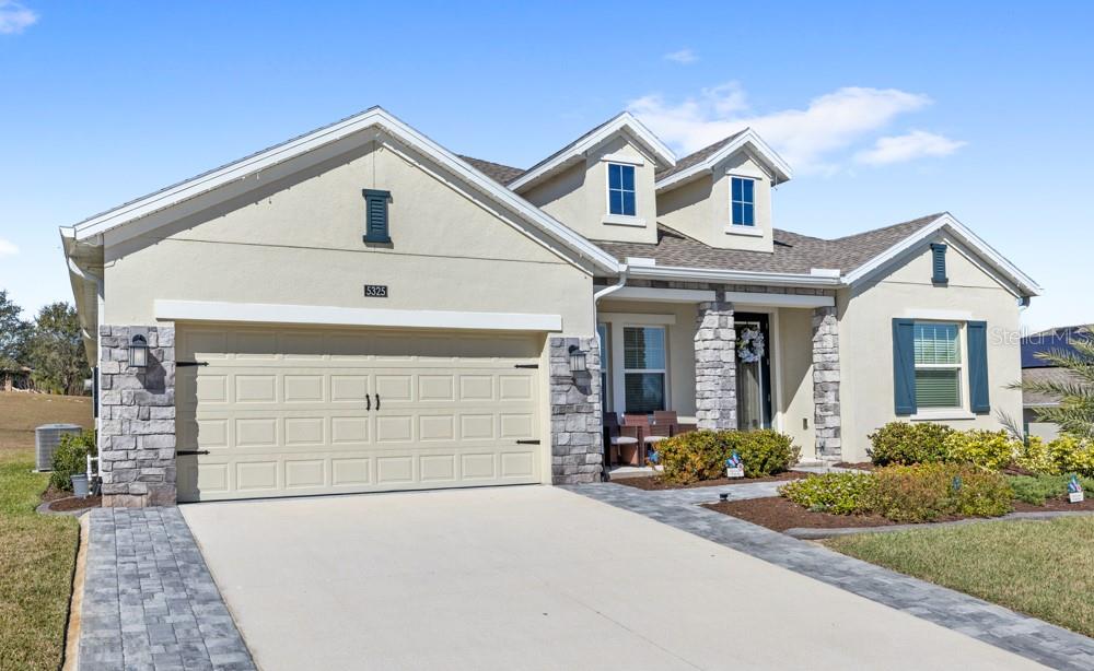 Single Family Residence in MOUNT DORA, FL - Daniel Dourado