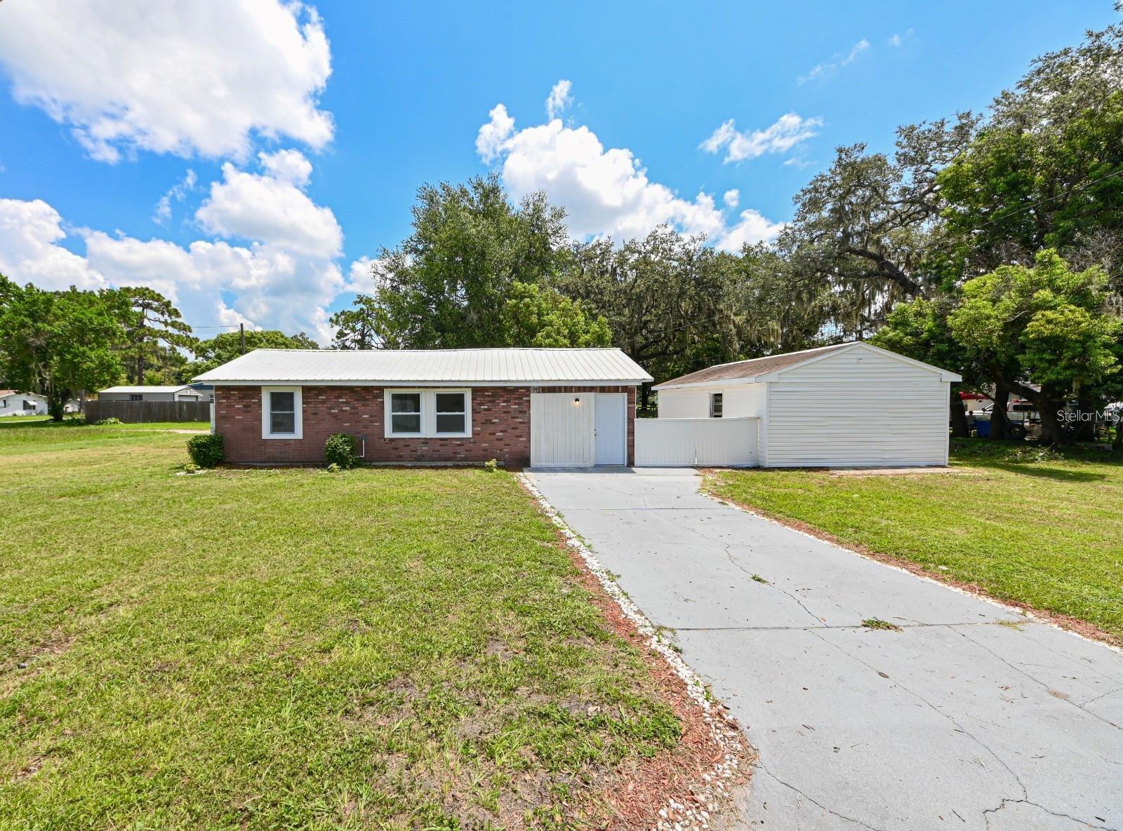 Single Family Residence in ZEPHYRHILLS, FL - Daniel Dourado