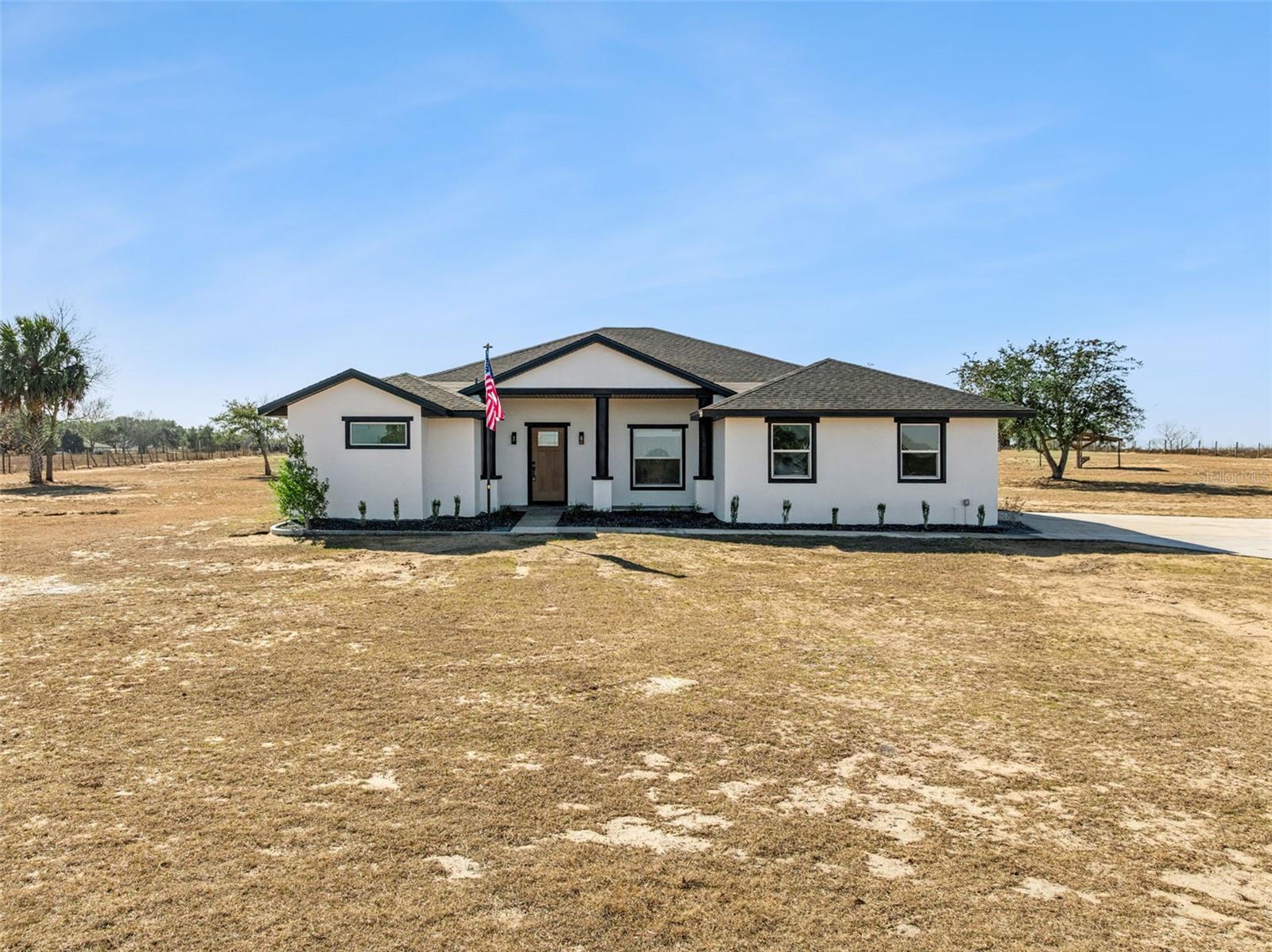 Single Family Residence in GROVELAND, FL - Daniel Dourado