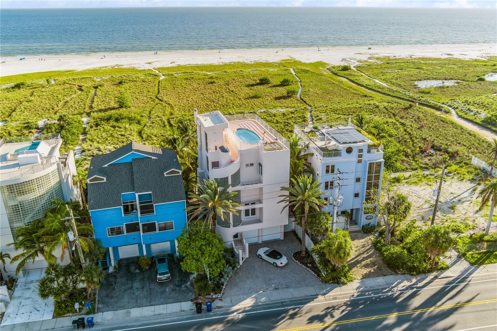 Single Family Residence in SARASOTA, FL - Daniel Dourado