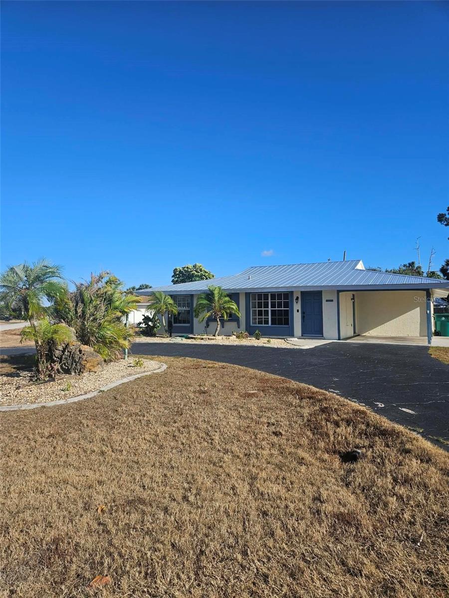 Single Family Residence in PORT CHARLOTTE, FL - Daniel Dourado