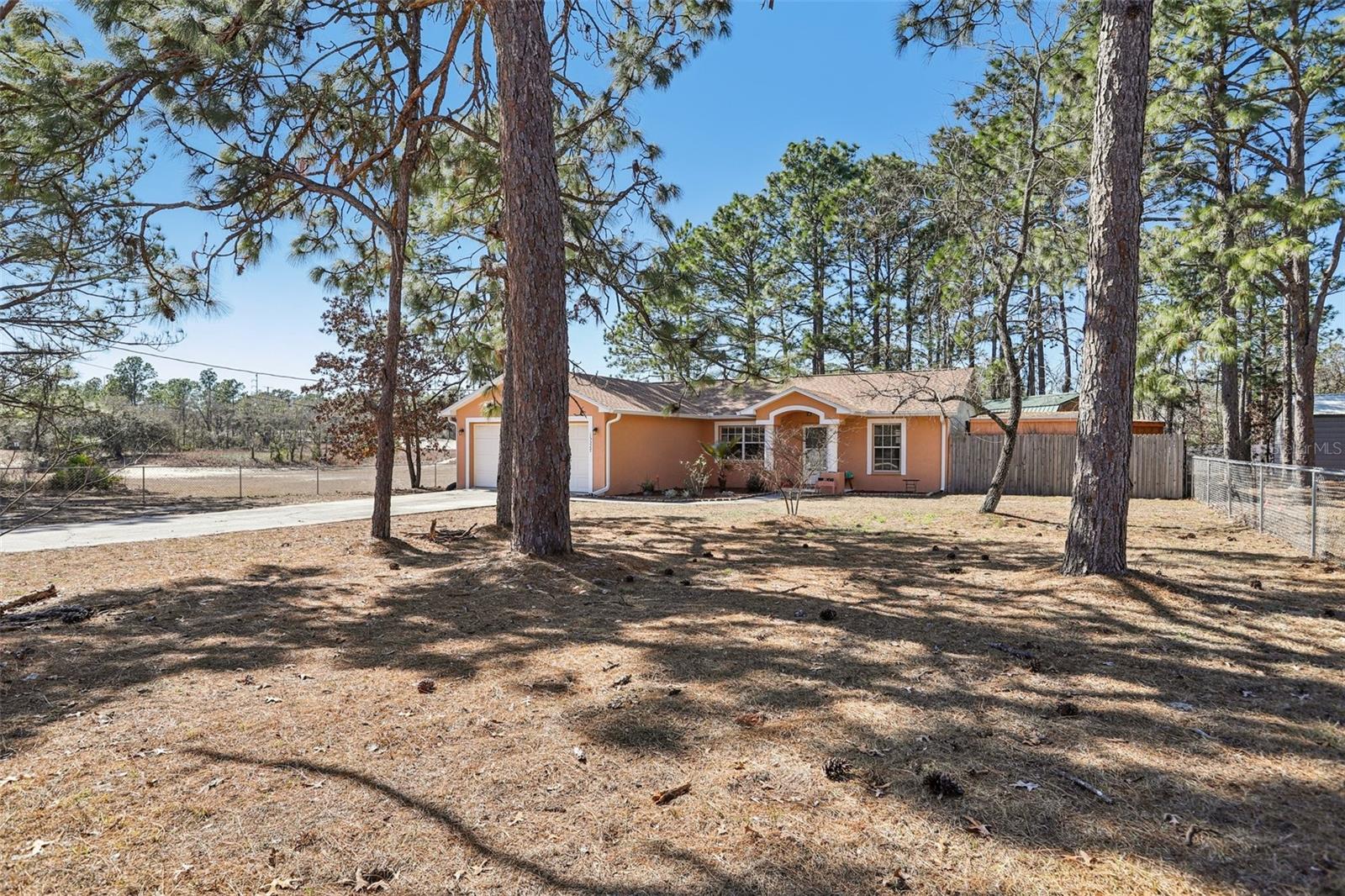 Single Family Residence em WEEKI WACHEE, FL - Daniel Dourado