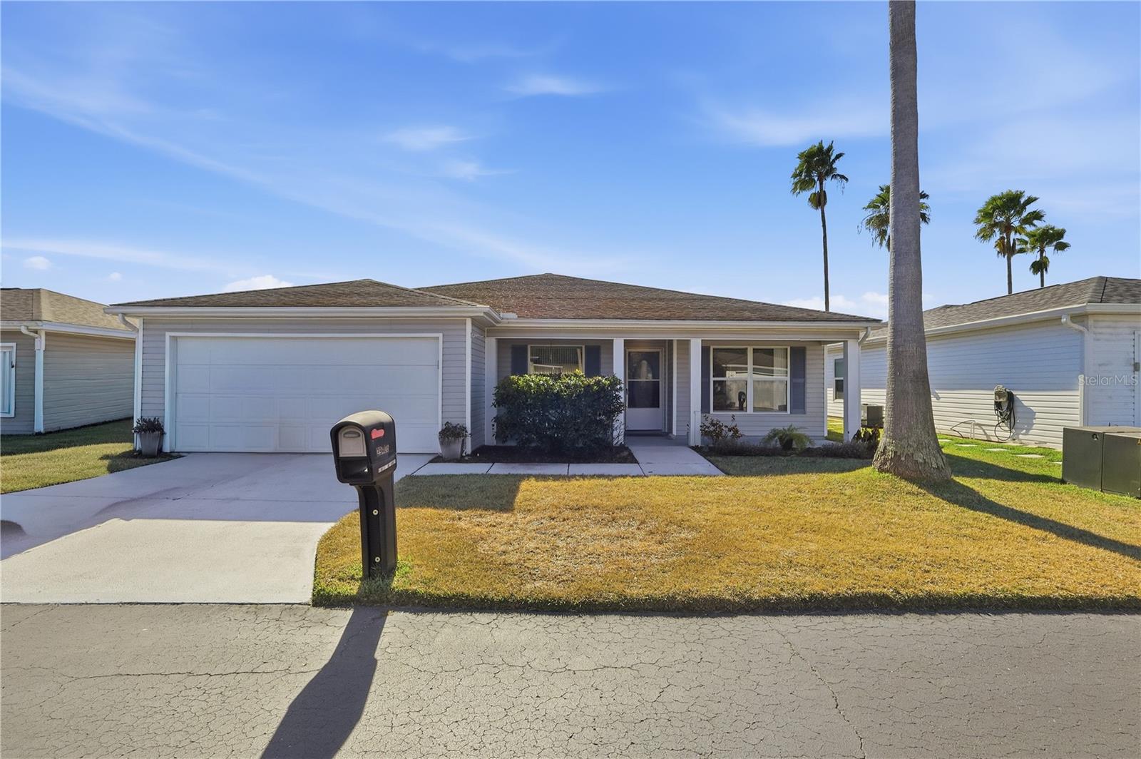 Single Family Residence in SAN ANTONIO, FL - Daniel Dourado