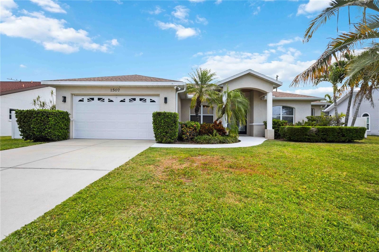 Single Family Residence in BRADENTON, FL - Daniel Dourado