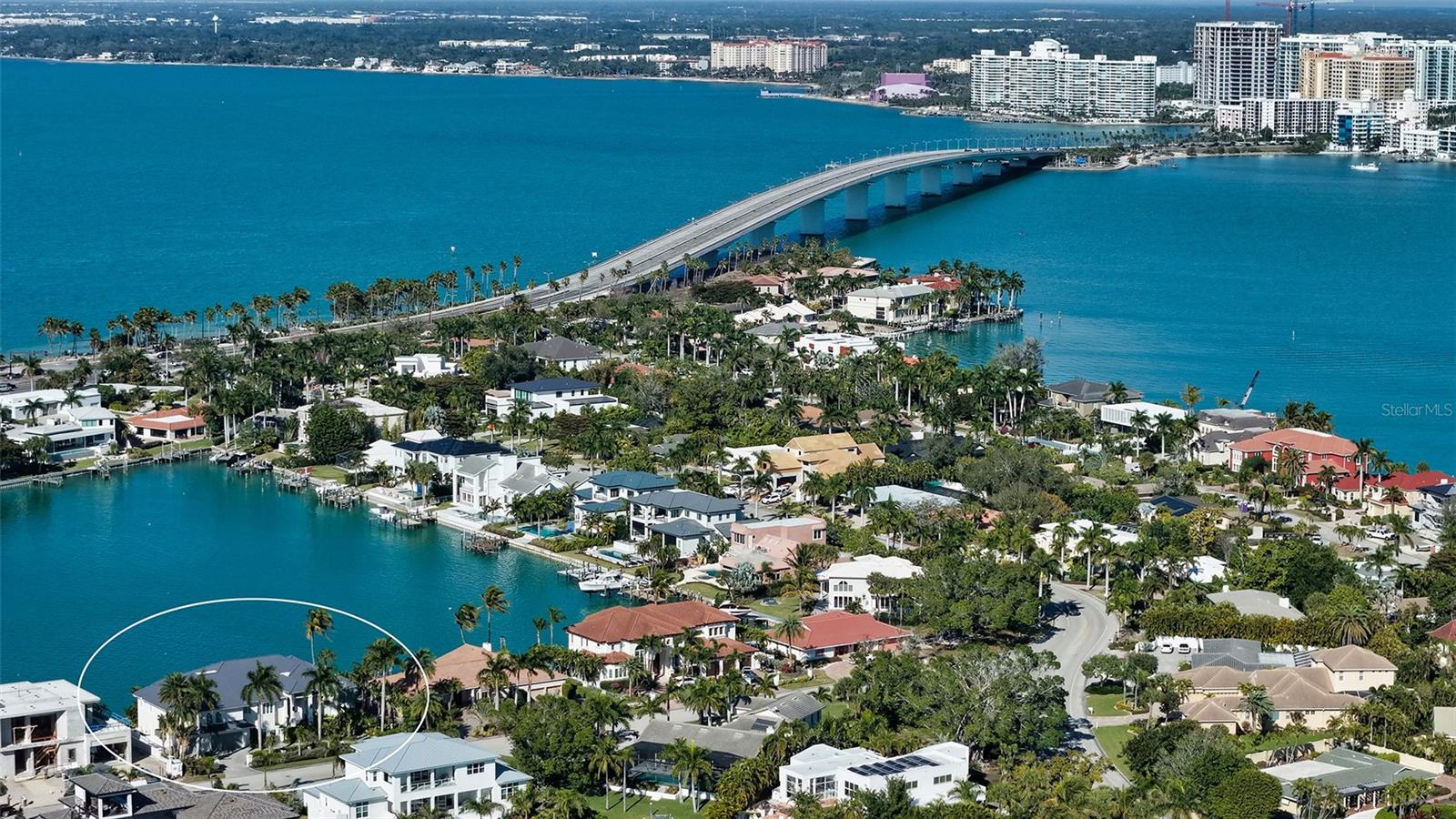 Single Family Residence in SARASOTA, FL - Daniel Dourado