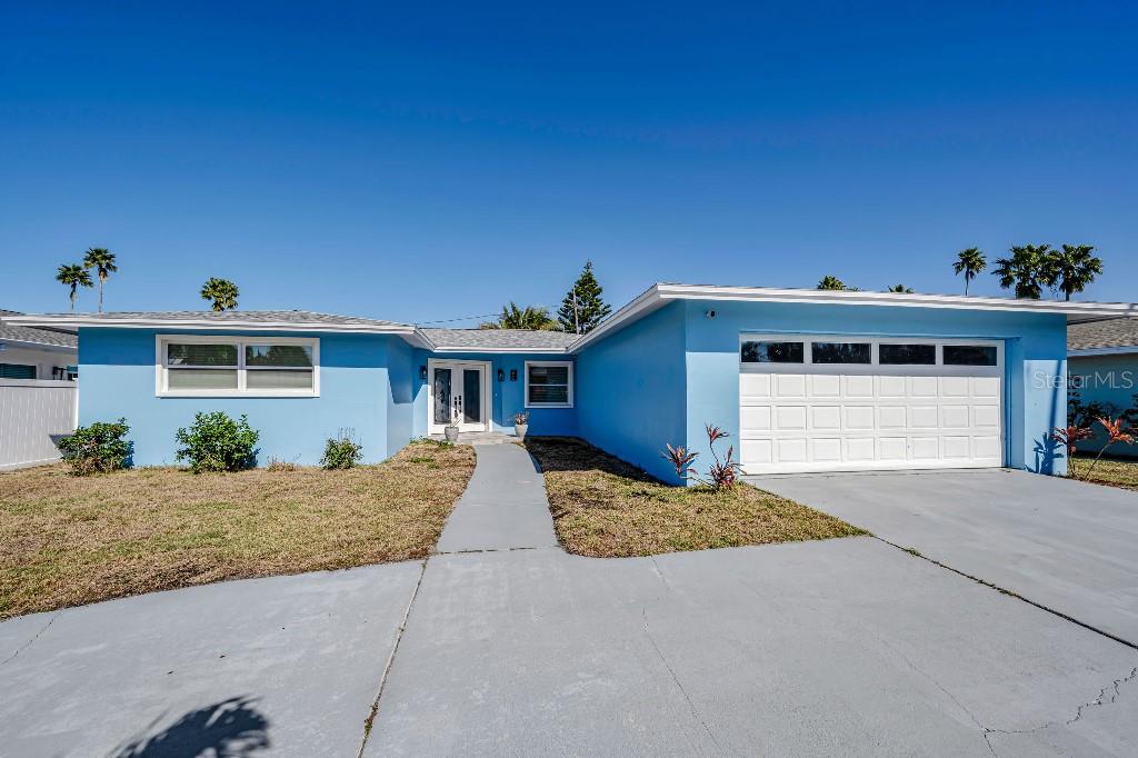 Single Family Residence em CLEARWATER BEACH, FL - Daniel Dourado