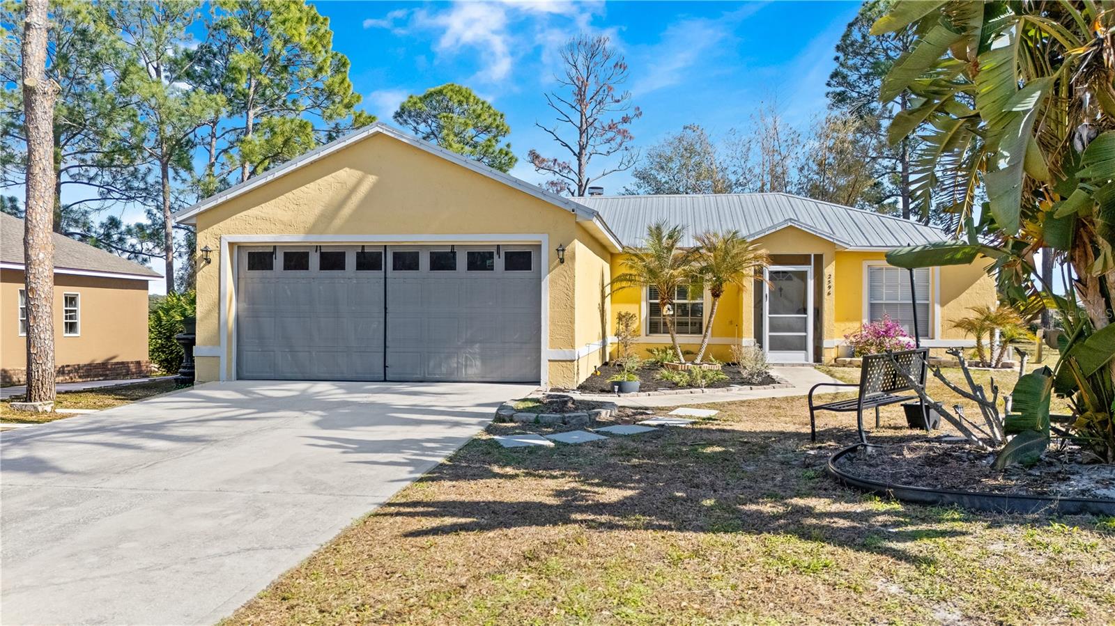 Single Family Residence in DELTONA, FL - Daniel Dourado