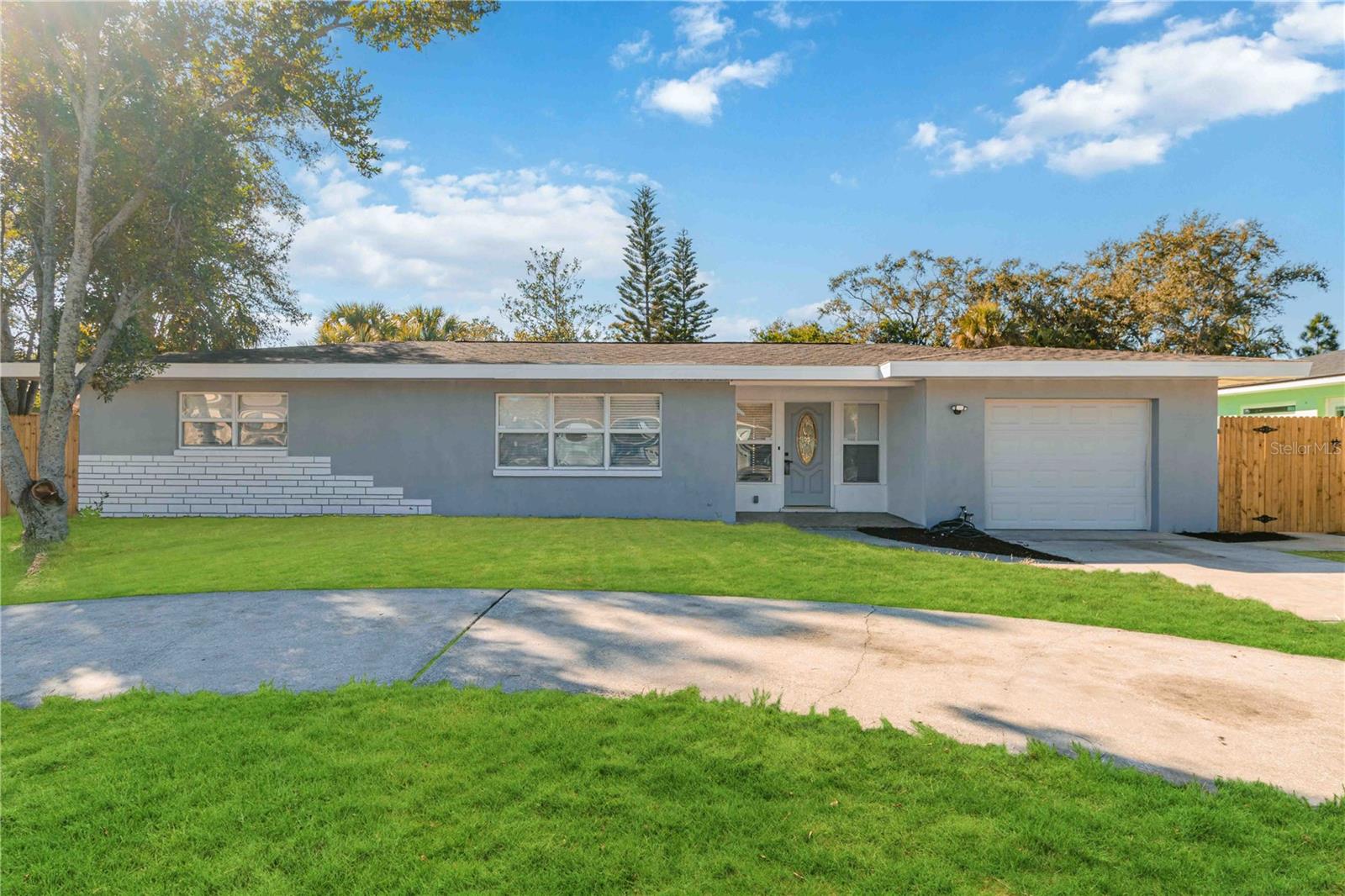 Single Family Residence em DUNEDIN, FL - Daniel Dourado