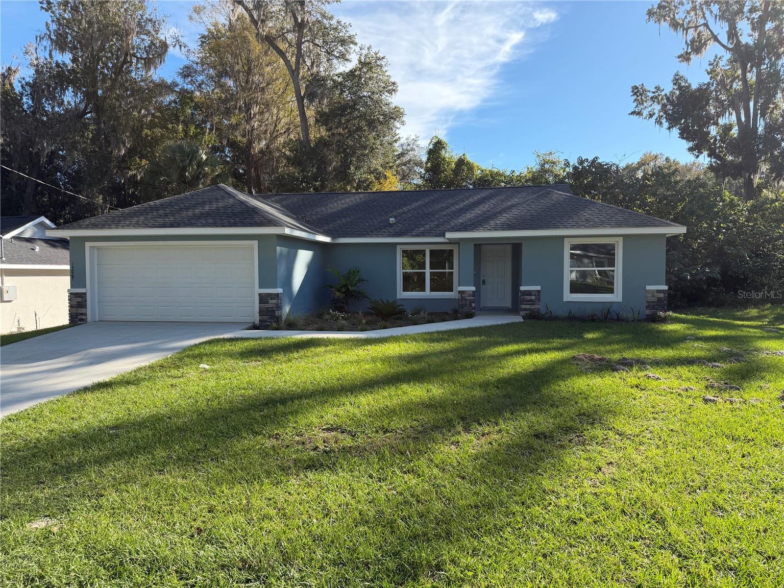 Single Family Residence in SUMMERFIELD, FL - Daniel Dourado