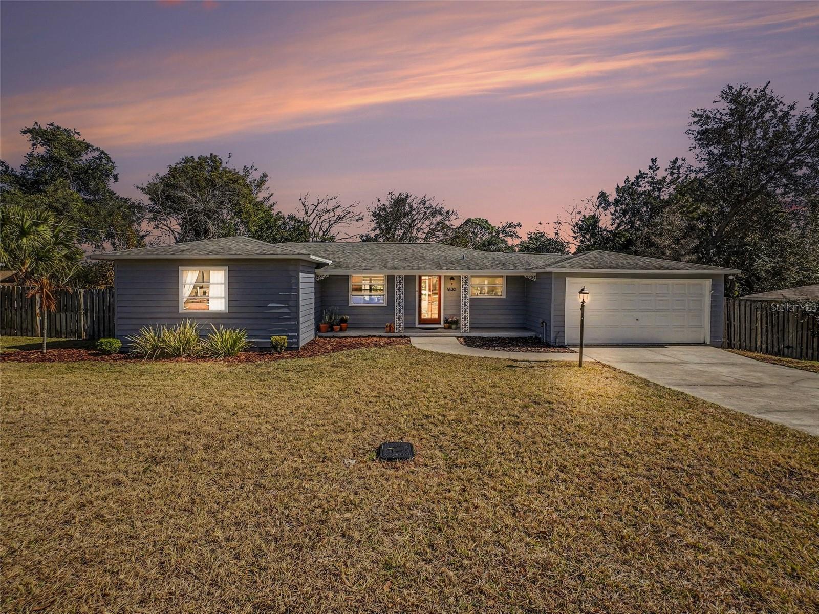 Single Family Residence in MOUNT DORA, FL - Daniel Dourado