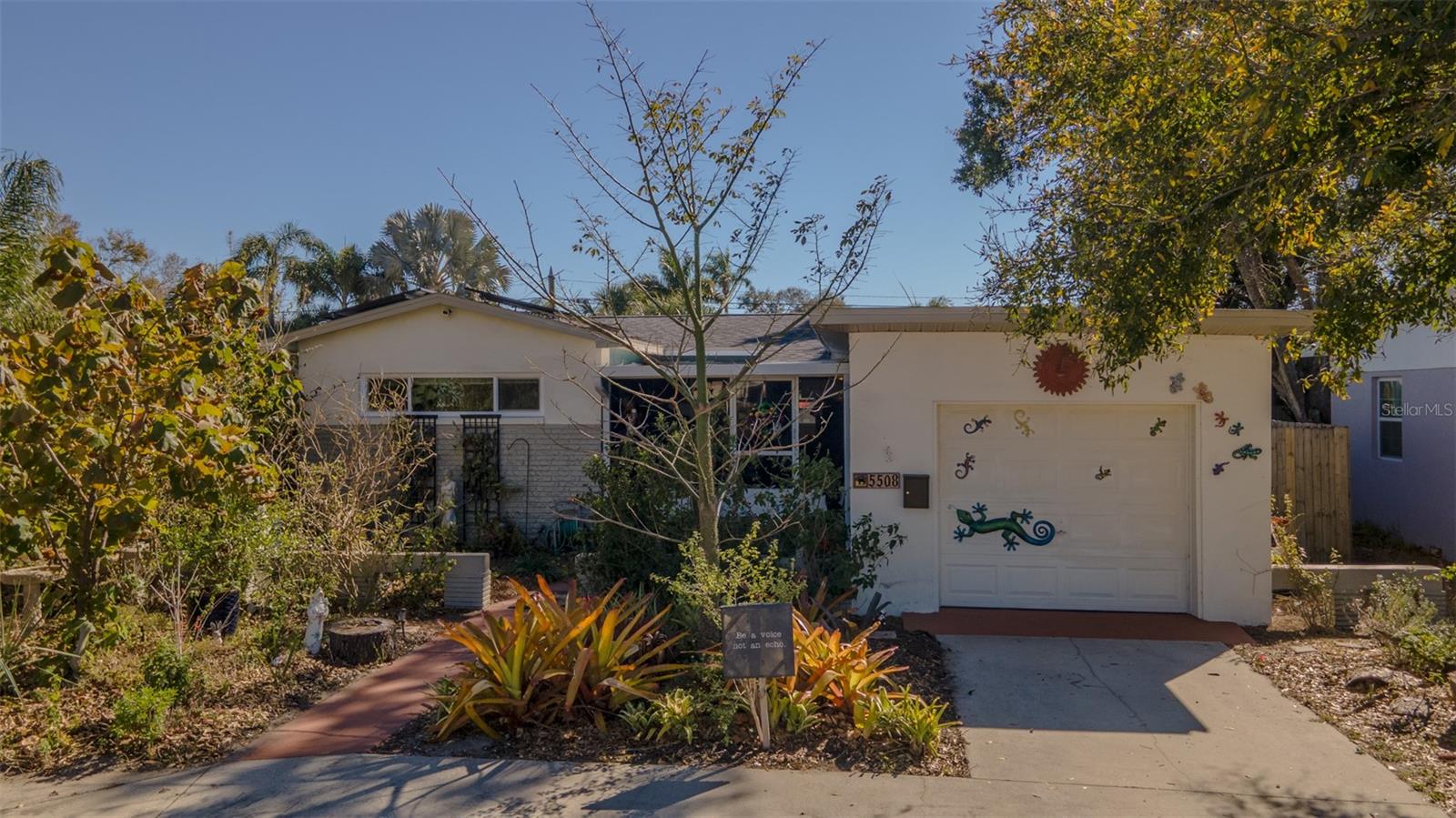 Single Family Residence em ST PETERSBURG, FL - Daniel Dourado